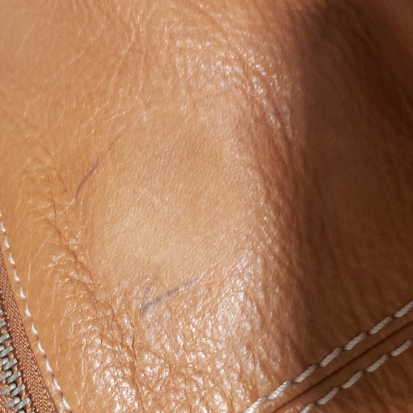 Banana Republic tan satchel bag. Never been worn however there are 2pen marks - Picture 5 of 6